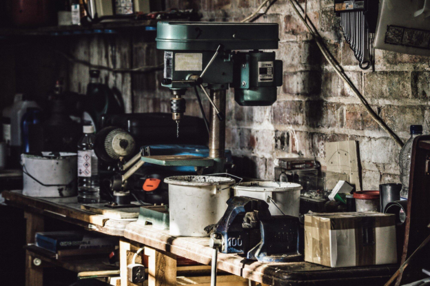 8 Reasons Why You Need to Declutter and Organize Your Garage Tools