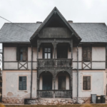 Navigating the Challenges of Selling a House in Poor Condition