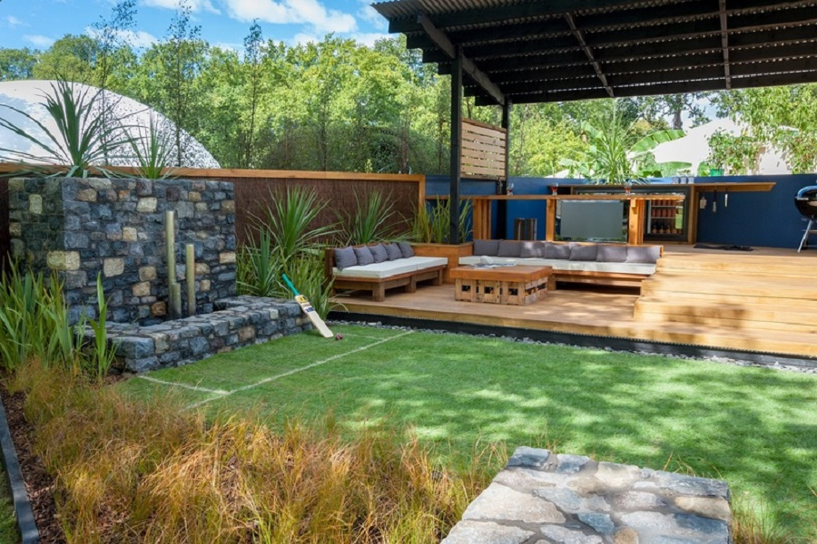 Low-Maintenance Fencing: Enhance Privacy with a Modern Touch