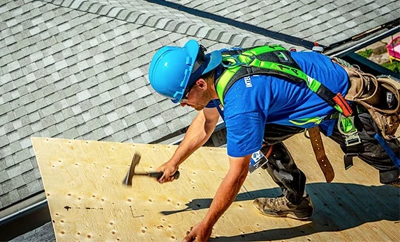 How to Choose the Right Contractor for Emergency Roofing Repair