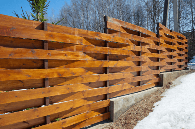 The Benefits of Hiring Professional Fence Builders vs. DIY