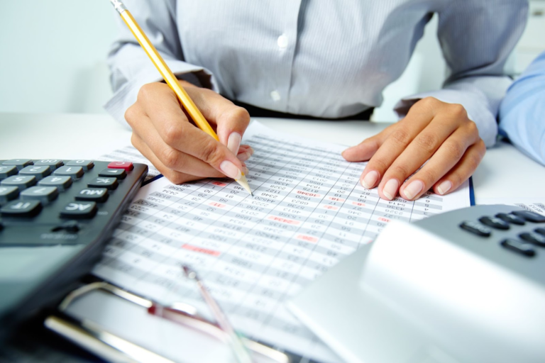 How to Manage Personal Finances Successfully